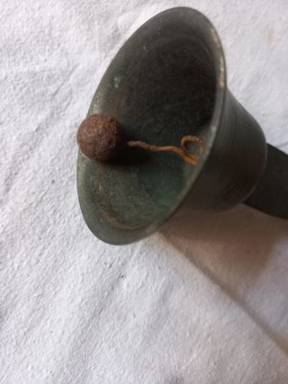 Campana llamador antigua de metal