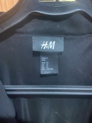 Vestido H&M negro con volantes