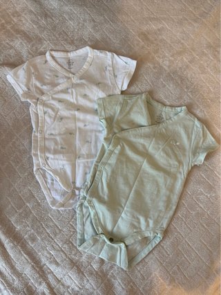 Lote 3 pijamas y 2 bodies bebé 3-6 meses
