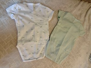 Lote 3 pijamas y 2 bodies bebé 3-6 meses