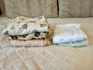 Lote 3 pijamas y 2 bodies bebé 3-6 meses