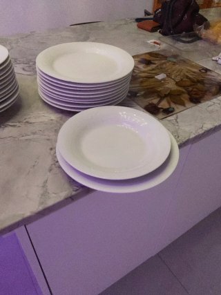 Juego de 22 Platos de Porcelana Blanca