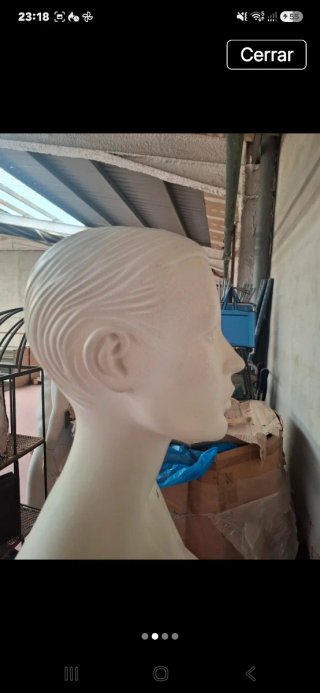 Maniquí femenino blanco