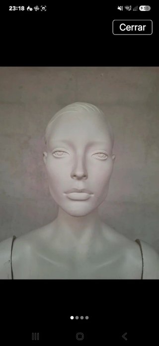 Maniquí femenino blanco
