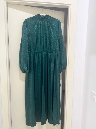 Vestido fiesta verde estampado