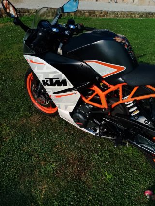 KTM RC 390 sport,  Negra, Naranja y Blanca