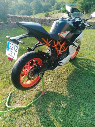 KTM RC 390 sport,  Negra, Naranja y Blanca