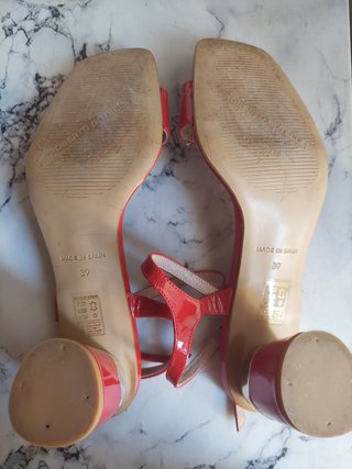 Sandalias charol rojo y pedrería - preciosas