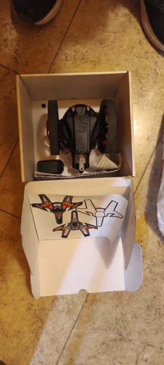 Dron Parrot Jumping Sumo + 3 Kits Recambios