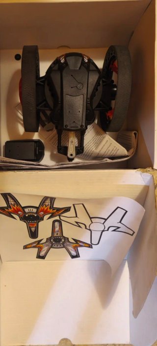 Dron Parrot Jumping Sumo + 3 Kits Recambios