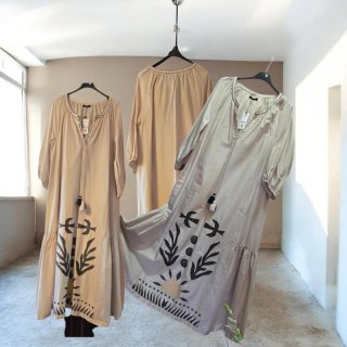 Vestido bege com bordado