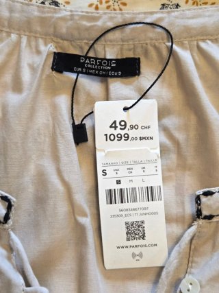 Vestido bege com bordado