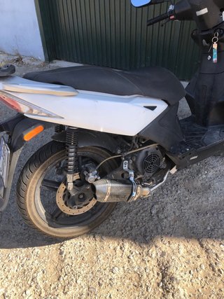 Moto 125cc Negra y Blanca