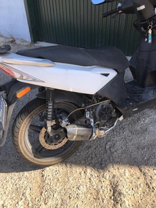Moto 125cc Negra y Blanca