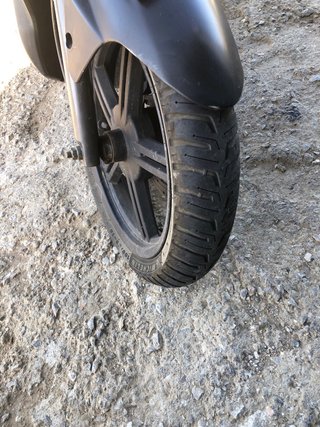 Moto 125cc Negra y Blanca