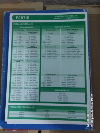 Libro de ortografía y folleto de conjugación verba