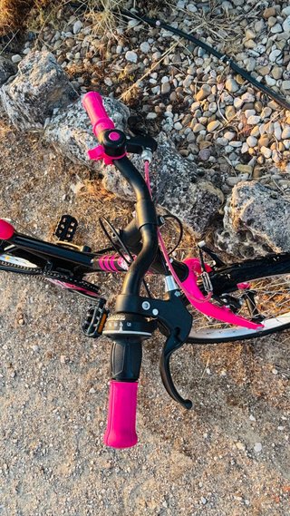 Bicicleta infantil BTWIN rosa y negra