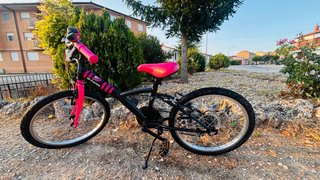 Bicicleta infantil BTWIN rosa y negra