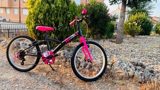 Bicicleta infantil BTWIN rosa y negra