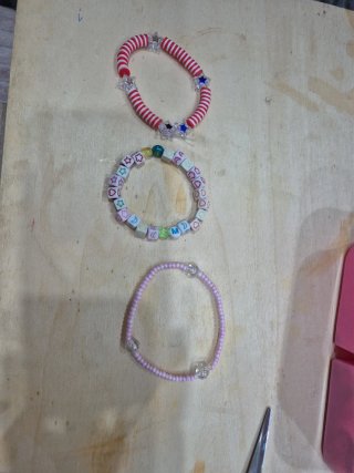 3 Pulseras Multicolor con Abalorios