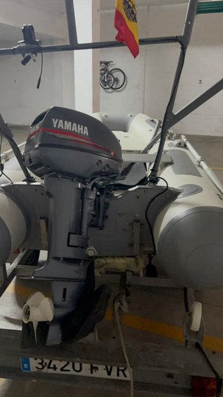 Zodiac neumática con motor Yamaha 13.5 , 2t.