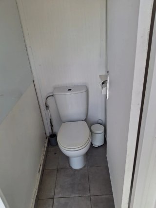 Caseta obra con ducha y aseo