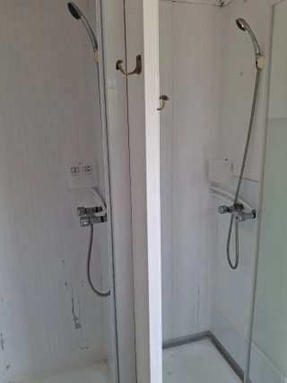 Caseta obra con ducha y aseo