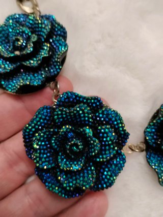 Collar rosas acero chapado plata