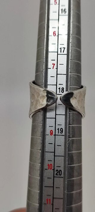 Anillo Ajustable de plata y Rubí.