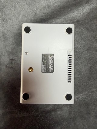 Mini Proyector LED Portátil Blanco y Negro