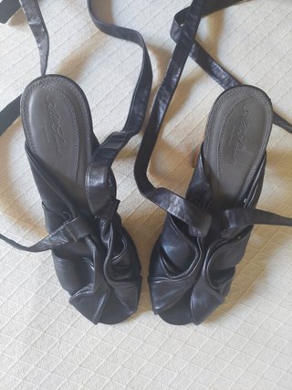 Sandalias AllSaints de piel negra - preciosas