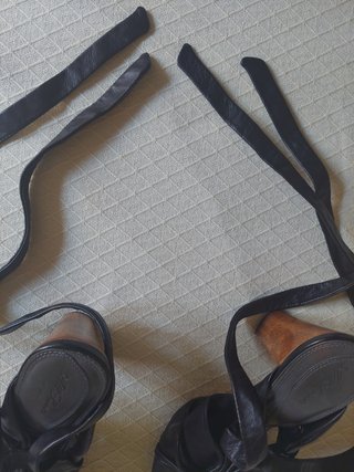 Sandalias AllSaints de piel negra - preciosas