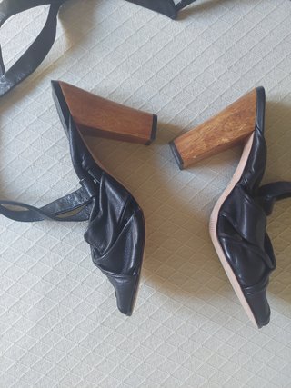 Sandalias AllSaints de piel negra - preciosas