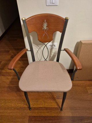 Mesa de madera con 6 sillas