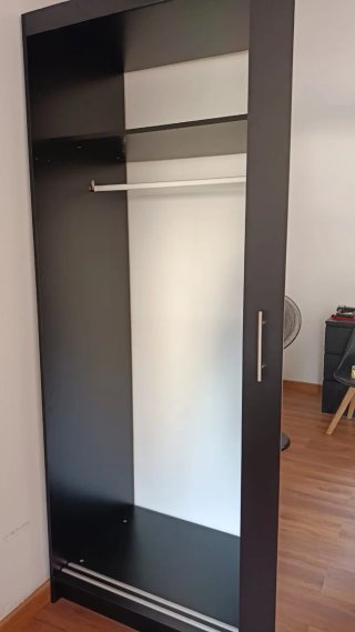 Armarios negros/marrones de madera