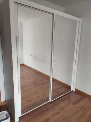 Armarios negros/marrones de madera