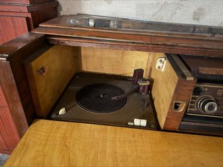 Mueble radio-tocadiscos philips vintage