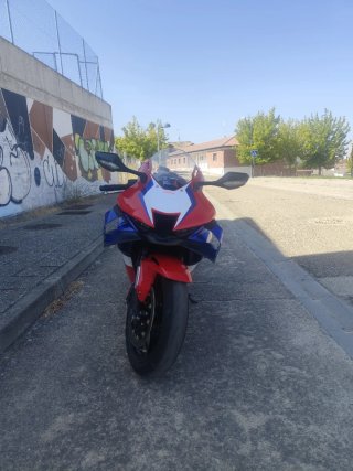 Honda CBR 1000RR Sportbike Roja y Azul