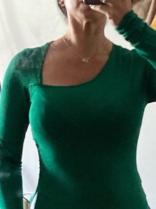Blusa verde escote asimétrico
