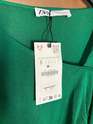 Blusa verde escote asimétrico