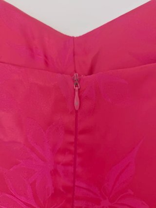 Vestido largo fucsia con estampado floral