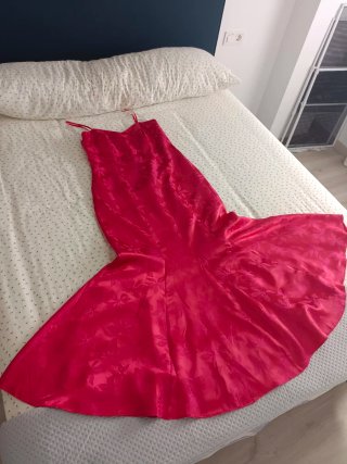 Vestido largo fucsia con estampado floral