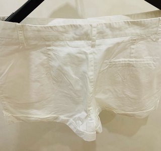 Pantalones cortos blancos bordados