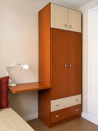 Dormitorio modular en cerezo y madera clara