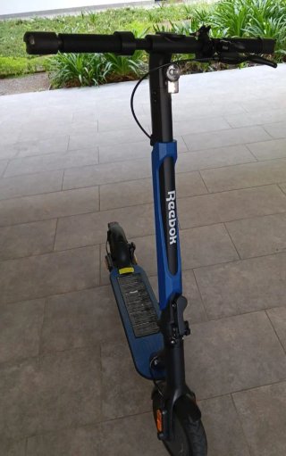 SÉ VENDE PATINETE ELÉCTRICO REEBOK URBAN 500W.