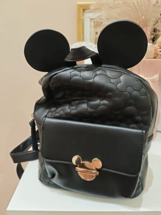 Mochila negra con Mickey Mouse