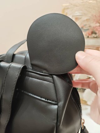 Mochila negra con Mickey Mouse