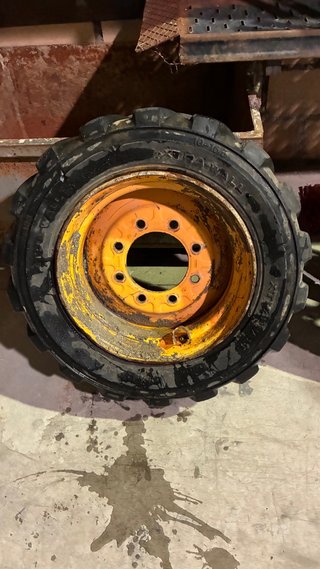 Llanta 10-16.5 para Mini Pala Caterpillar