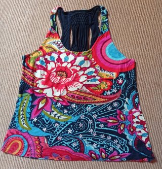 Camiseta estampada floral talla L