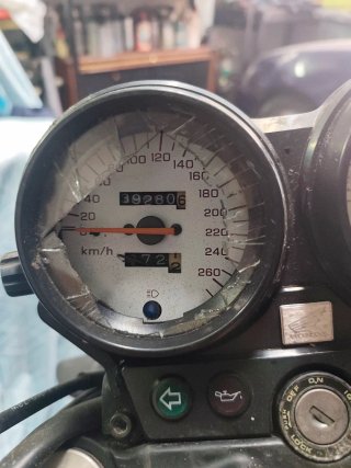 Honda Hornet 600 - Com detalhes de queda